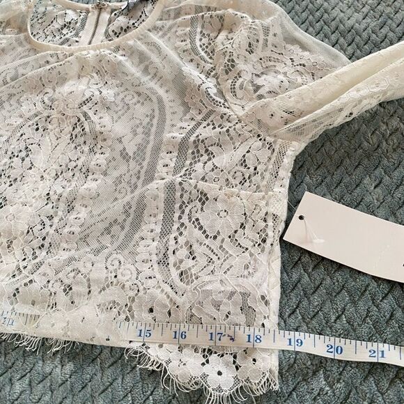 NWT lace top by Tobi belaro size large - Picture 9 of 9